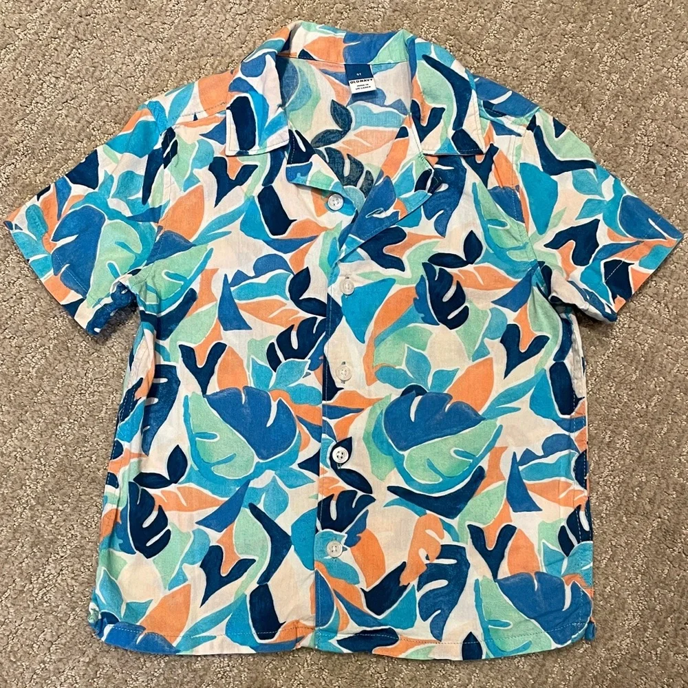 Boys Old Navy Leaf Button Up